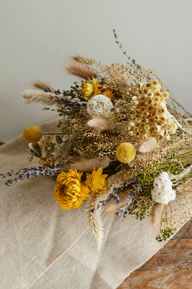 Wow, Mixed Dried Flower Bouquet, Natural Yellow – Atlas Flowers