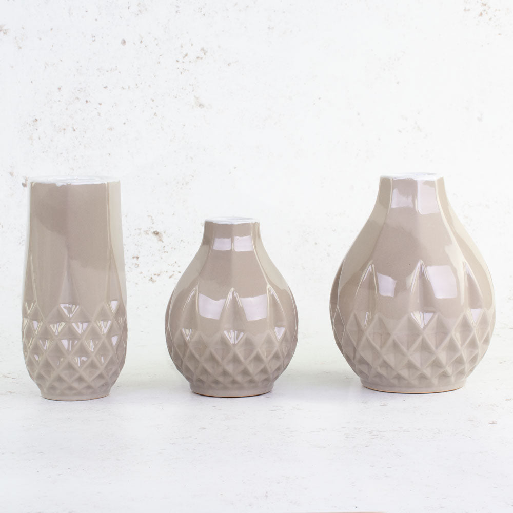 A group of 6 vases in 3 different styles and 2 alternative colours